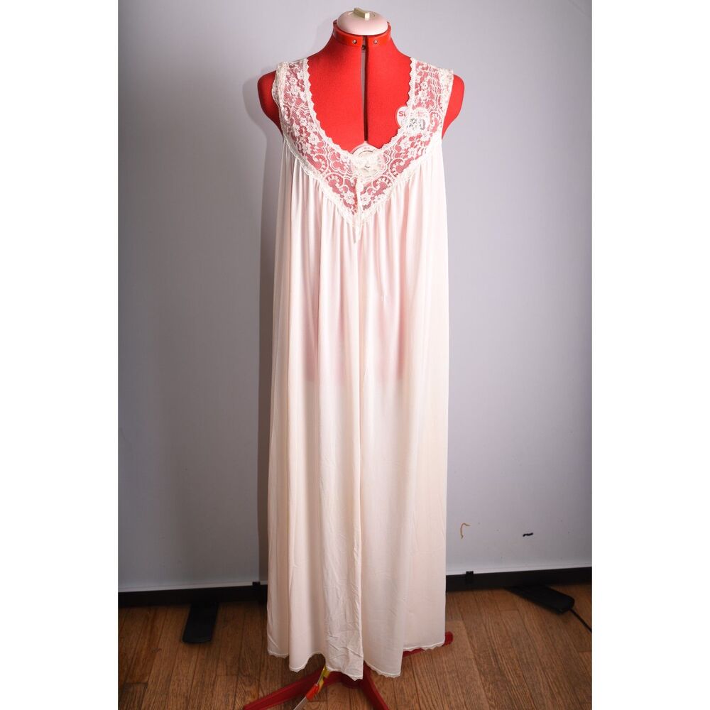 Lady Elaine Vintage Night Gown bridal size small Lace Maxi romantic boudoir